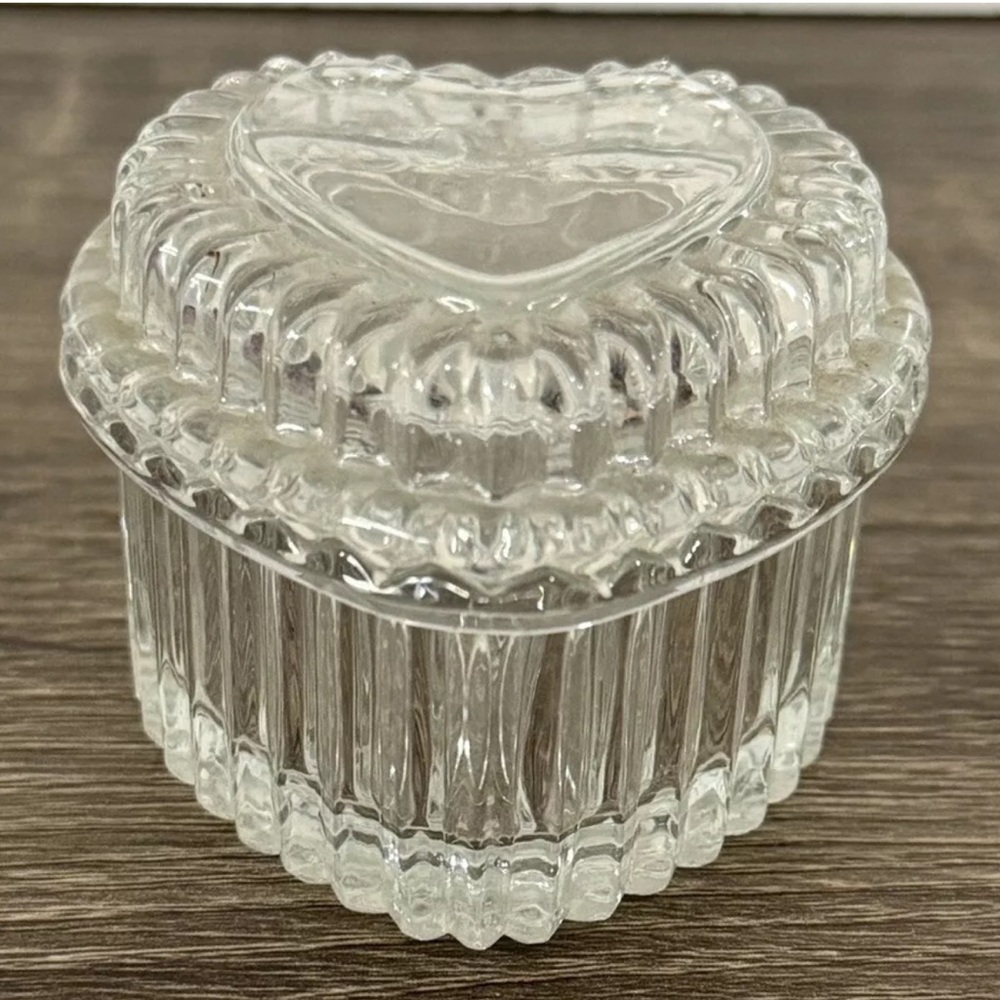 Vintage HOMCO Trinket Jewelry Box Heart-Shaped Cut Glass With Lid Romantic - Picture 2 of 12